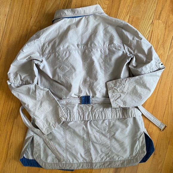 Very Versatile Trench Coat 🧥 - Picture 3 of 5